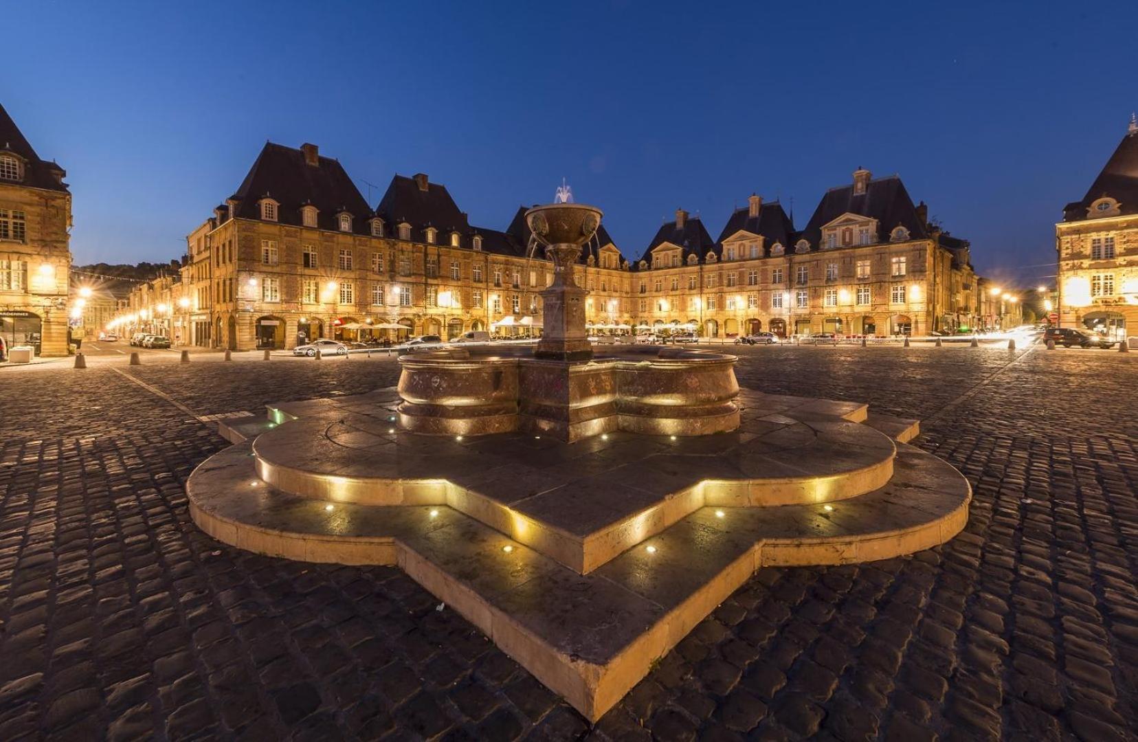 Budget Appart Avec Parking Au Centre-Ville Charleville-Mézières Extérieur photo